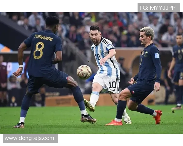 畅谈足球世界的精彩瞬间与球员背后的故事 畅谈足球世界的精彩瞬间与球员背后的故事